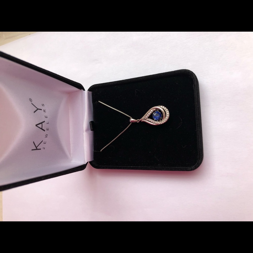 Diamond necklace with Sapphire